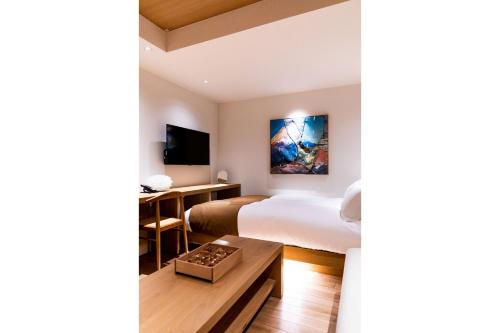 Double Room image 7