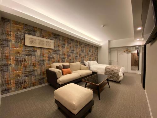 Deluxe Double Room image 2