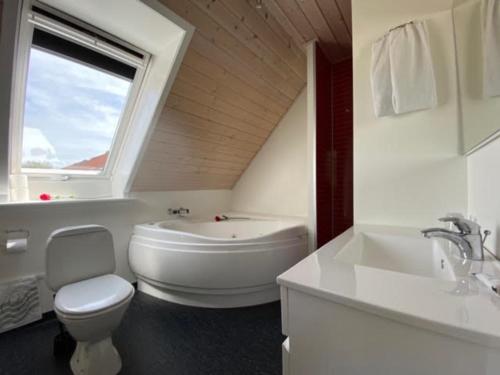 Skagen Motel Set in a prime location of Skagen, Skagen Motel puts everything the city has to offer just outside your doorstep. The hotel offers a high standard of service and amenities to suit the individual needs