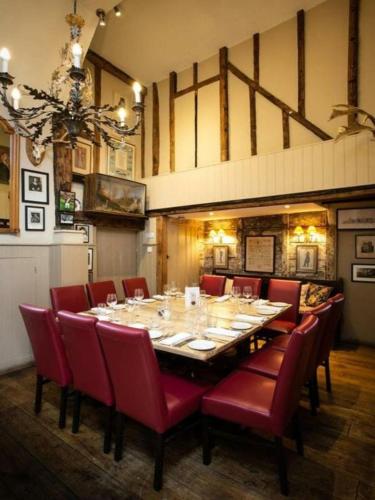 The Dorset Arms Pub & Cottage Rooms in Withyham