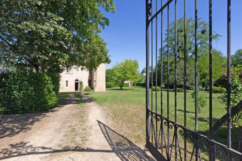 Jardín, Le Castel in Madeleine-Saint-Leonard
