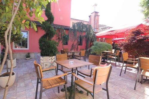 Boutique Hotel Asteria - image 13