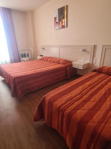 Chambre triple, vue sur la mer