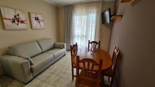 2 bedrooms, 4 beds