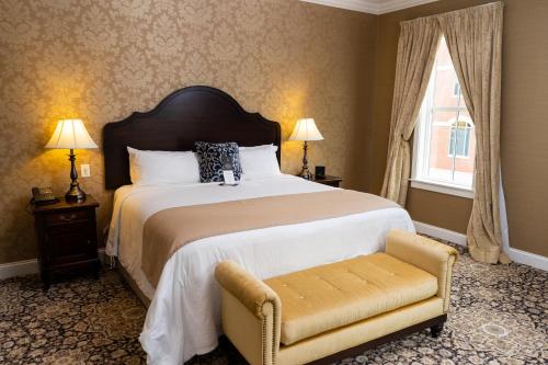 . The Mount Vernon Grand Hotel