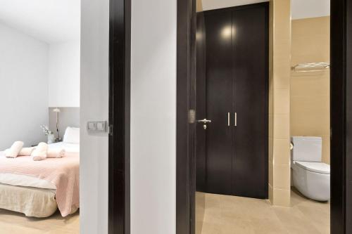 Fisa Rentals Gran Via Apartments - image 8