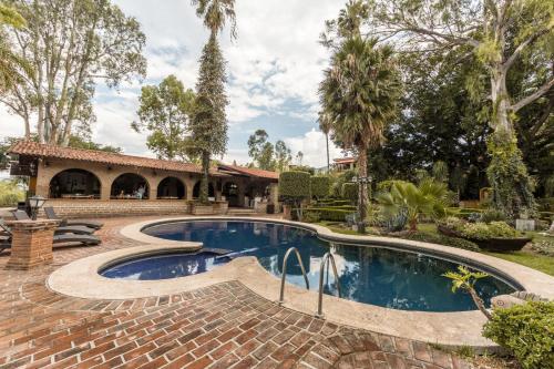 Swimming pool, Quinta San Carlos in San Pedro Tesistan