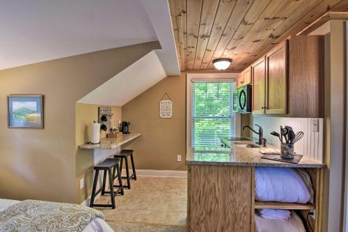 Cozy Couples Retreat at Blue Ridge Loft! - image 9
