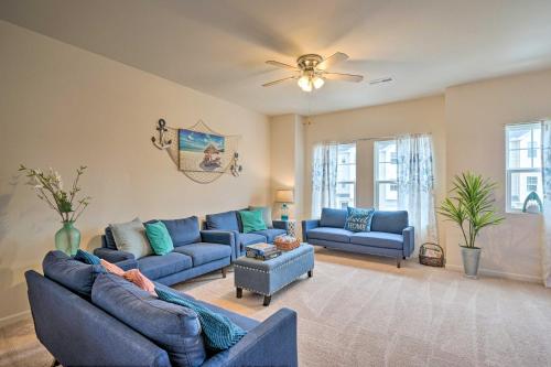 Modern Coastal Condo with Patio 1 Mi to Beaches - image 4