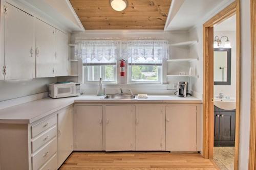 Homey Laconia Cottage with Private Porch and Grill - image 5