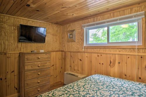 Homey Laconia Cottage with Private Porch and Grill - image 6