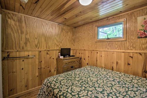 Homey Laconia Cottage with Private Porch and Grill - image 8