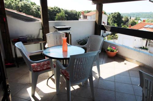 Cozy Apartment Dijana - image 8
