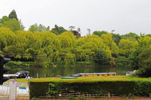 Shillingford Bridge Hotel