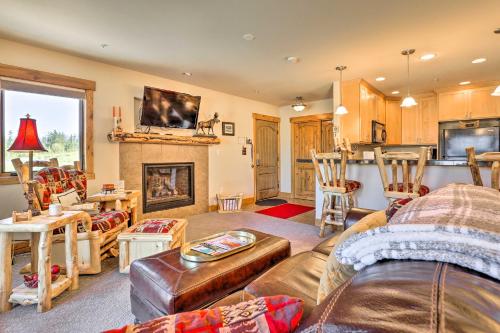 Peaceful Fraser Condo with Patio - by Hiking Trails! in Fraser, USA