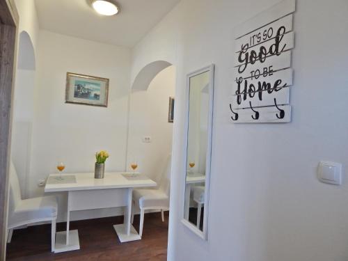 Apartment with Sea View image 9
