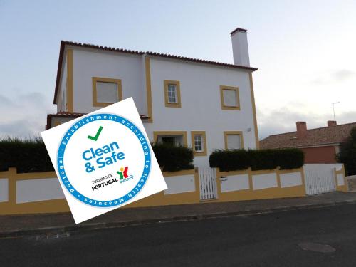  Madressilva House in Cercal