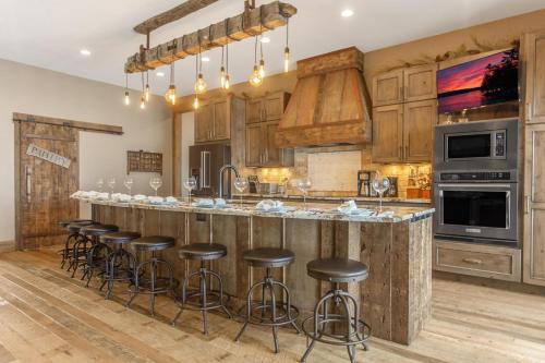 Cross Lake Gold Coast with Rustic Charm and Luxury - main image