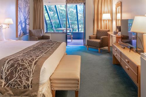 The Cedars Inn Hotel & Convention Centre - 숙소 외관