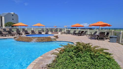 Gorgeous view to the bay! Spacious condo in beachfront resort shared pools & jacuzzi Dog friendly - image 3