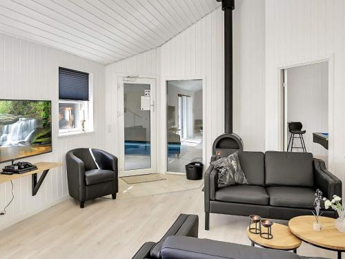 Nine-Bedroom Holiday home in Idestrup 2 - image 9