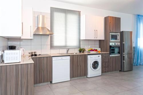 廚房, Villa Ivory - Seafront in 索蒂拉