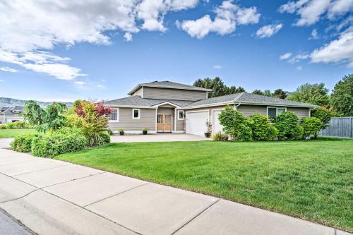 Lake Chelan Home in Private Community w/ Lake View in Mensona (WA)