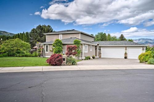 Lake Chelan Home in Private Community w/ Lake View in Mensona (WA)