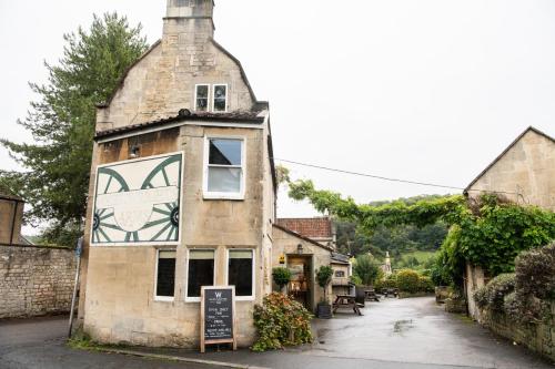 Exterior view, The Wheelwrights Arms Hotel in Monton Combe