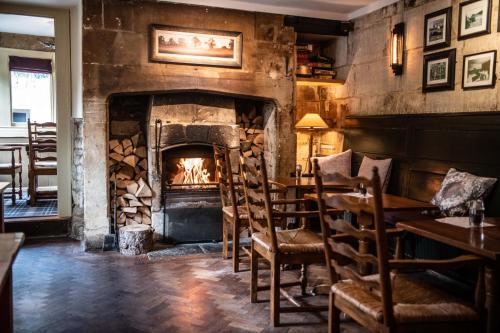 Restaurant, The Wheelwrights Arms Hotel in Monton Combe