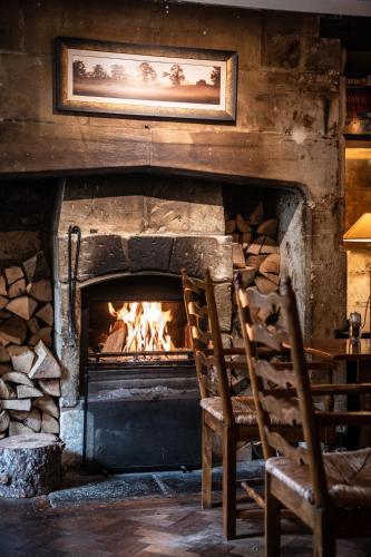Restaurant, The Wheelwrights Arms Hotel in Monton Combe
