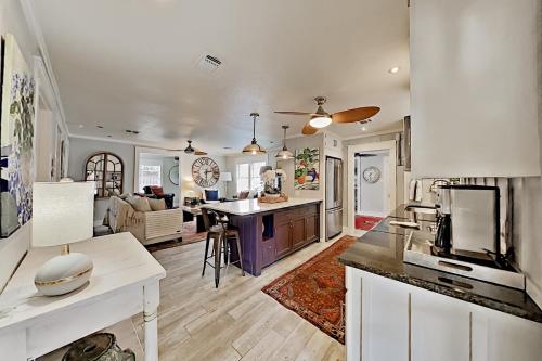 Charming Cottage with Chic Decor -- Walk to Downtown home - image 5