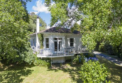 Exterior view, Elegant Villa Nestled In The Trees in Wakatu