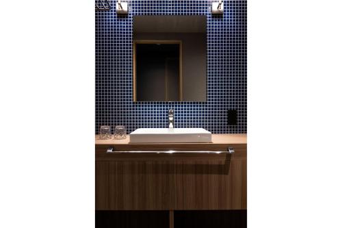 Superior Twin Room image 7