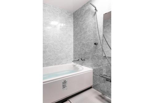 Superior Twin Room image 5
