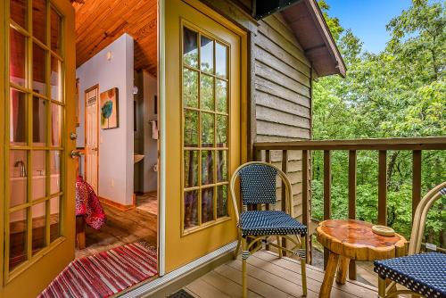 The Woods Cabins in Eureka Springs, USA