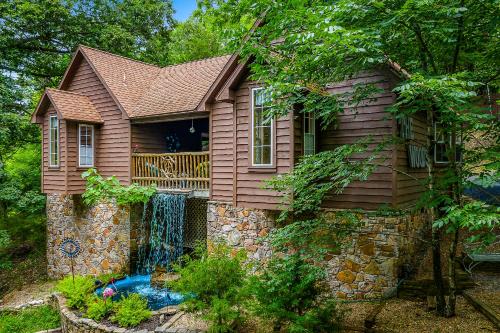 The Woods Cabins in Eureka Springs, USA