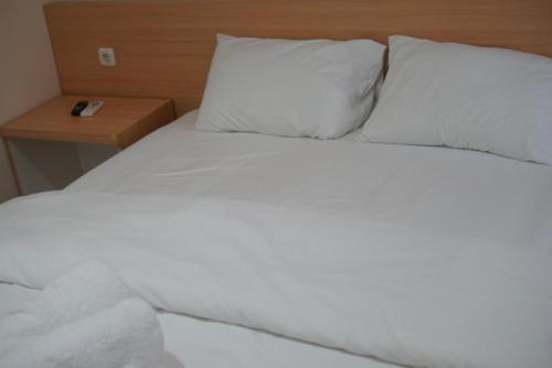 Gold Line Guest House Room Type - Deluxe Double Room