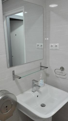 Fonda Chavarria - image 2