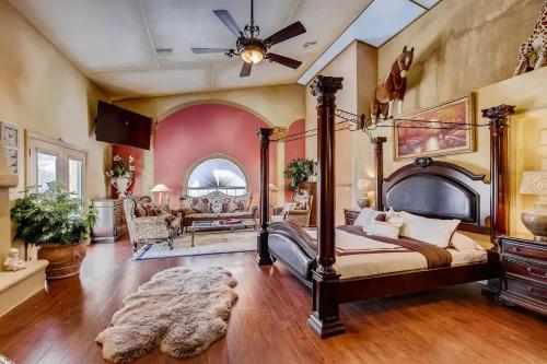 Villa Gordal - Enormous Villa in Las Vegas with 39 Sleeps, Las Vegas (photo 8)