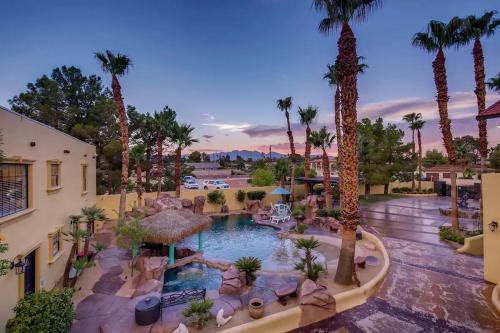 Villa Gordal - Enormous Villa in Las Vegas with 39 Sleeps, Las Vegas (photo 2)