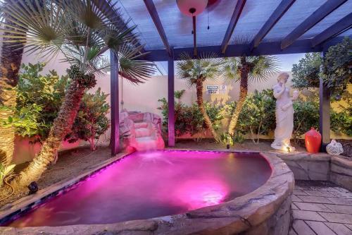 Villa Gordal - Enormous Villa in Las Vegas with 39 Sleeps, Las Vegas (photo 6)