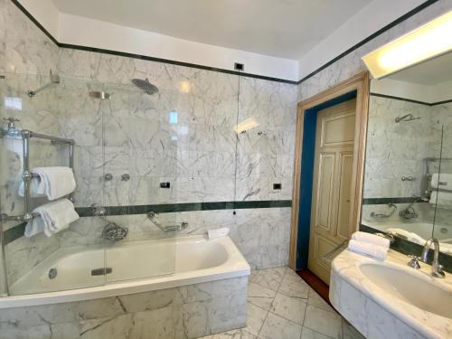 Executive Junior Suite with Balcony and Mountain View