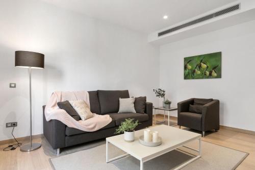 Fisa Rentals Gran Via Apartments - image 4