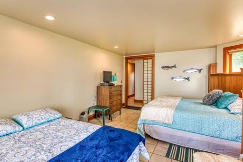 Warm Beach Bungalow - image 8