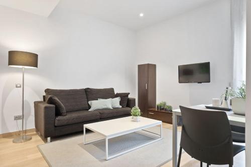 Fisa Rentals Gran Via Apartments - image 11