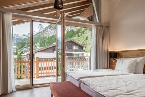 Junior Rooftop Suite with Matterhorn View