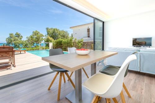 شرفة/ تراس, Tamarells B By homevillas360 in سانتا مارجاليدا