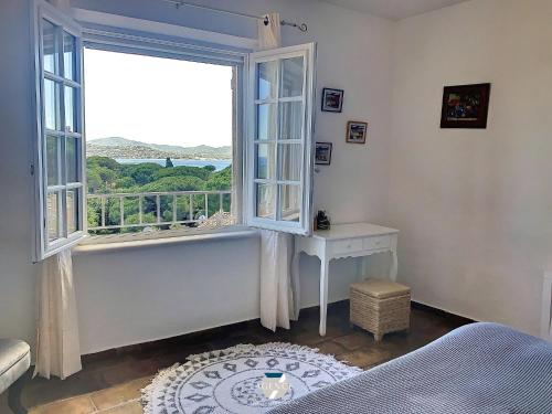 Appartement vue mer dans maison de village
