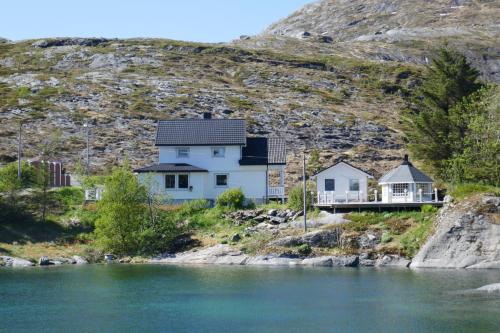 Seafront Holiday Home Close to reine, Lofoten - Sund